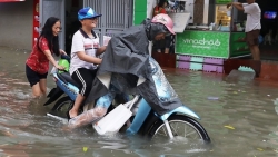 Bắc Bộ tiếp tục mưa lớn, cảnh báo dông lốc, sấm sét và gió giật mạnh