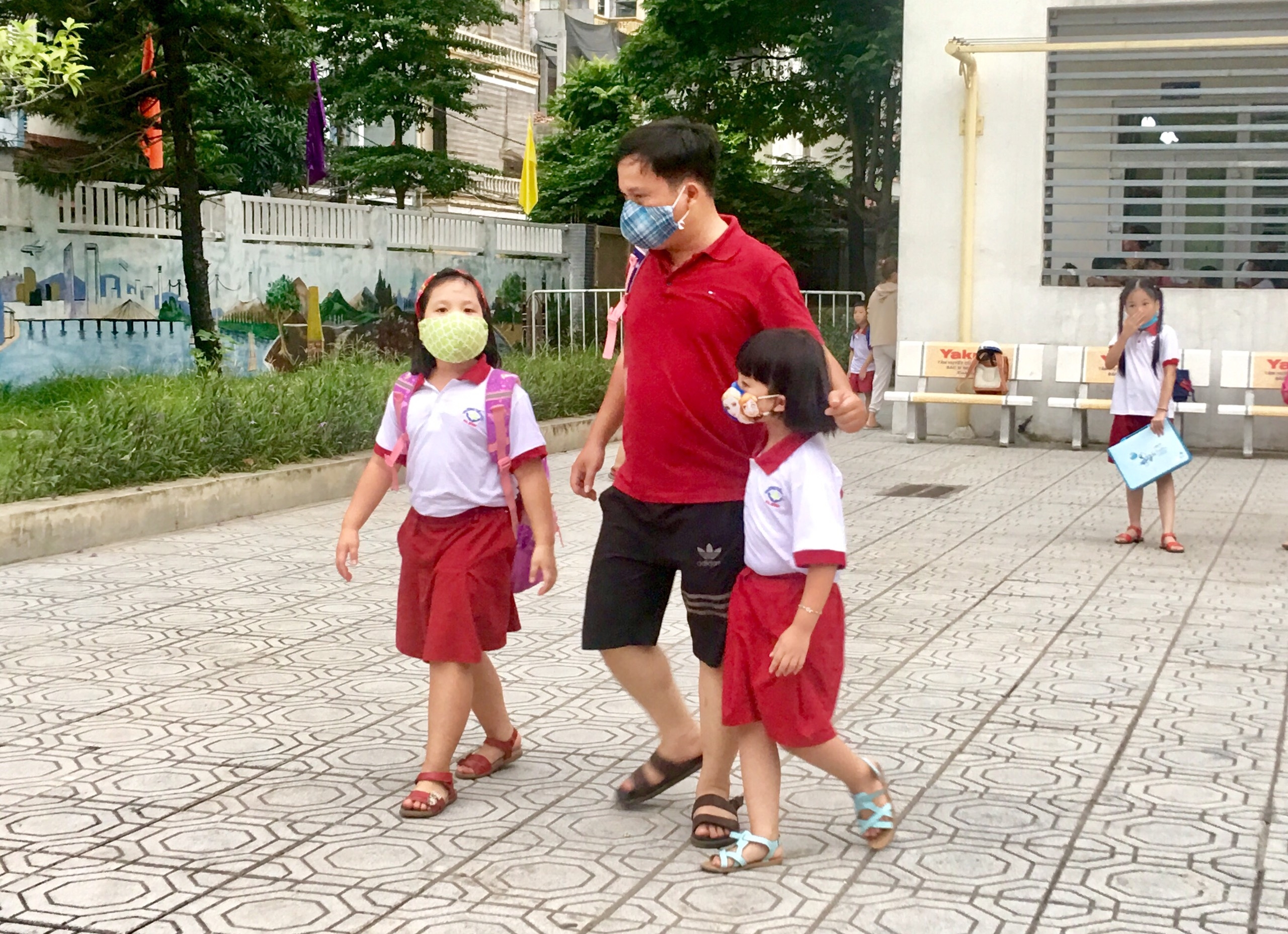 khong duoc ho tro di doi nguoi dan lieu bam tru ben nha may rang dong