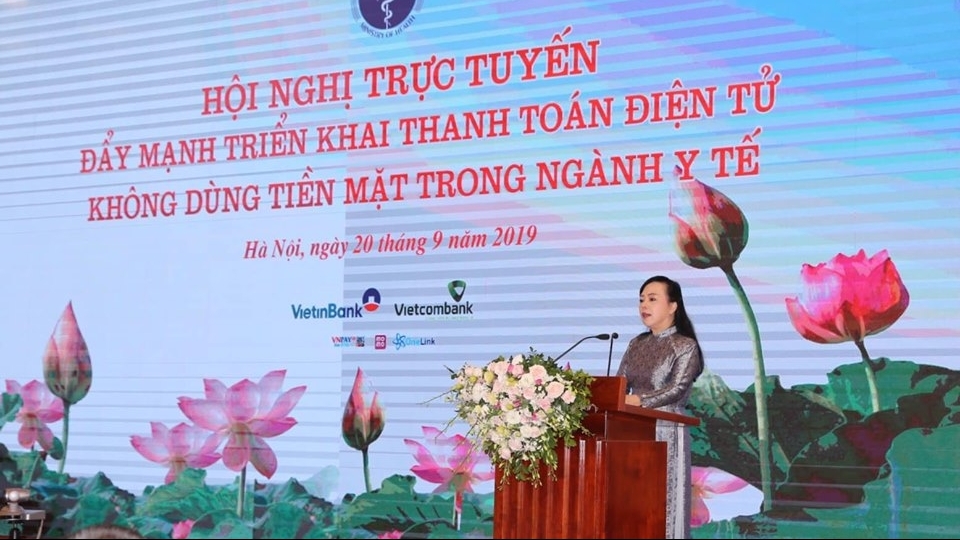 35 benh nhan thanh toan vien phi khong dung tien mat