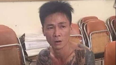 Hà Nội: Thanh niên xăm trổ đổ xăng đầy nhà đòi tự thiêu