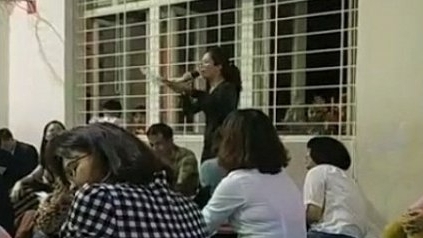 giao vien phat ngon ki thi bo me don than gia dinh ngheo