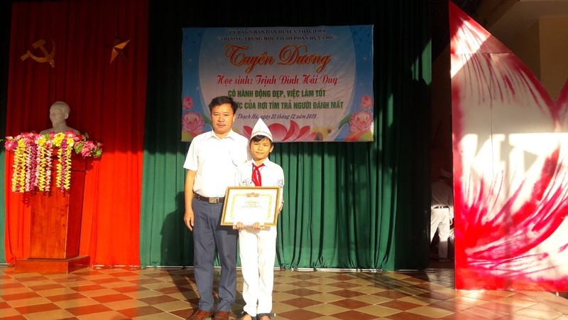 ha tinh hoc sinh lop 6 nhat duoc vi tien 18 trieu dong tra lai nguoi mat