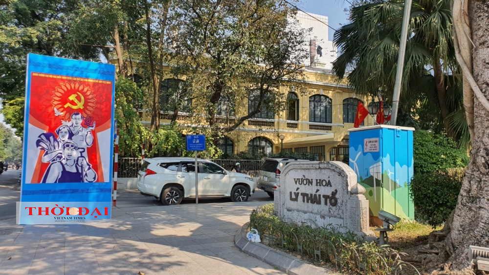 Hà Nội rực rỡ cờ hoa chào mừng Đại hội XIII của Đảng Hà Nội rực rỡ cờ hoa chào mừng Đại hội XIII của Đảng
