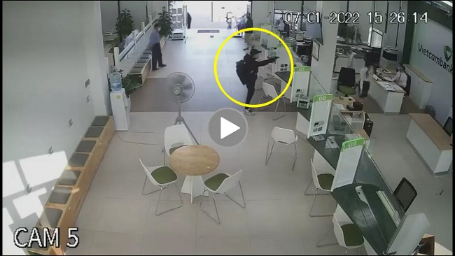 “Chân dung” tên cướp ngân hàng, dùng súng đe doạ lấy đi 3 tỉ đồng