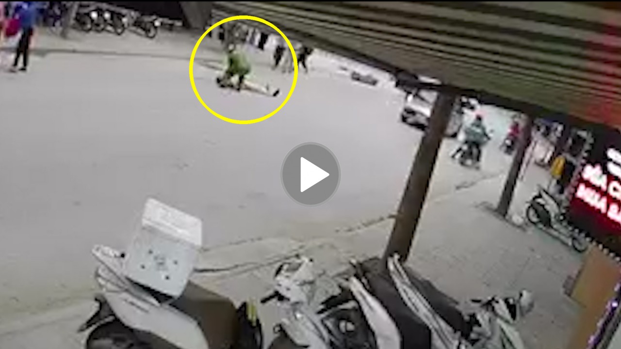 Không nghe theo hiệu lệnh dừng xe, người đi xe máy tông ngã CSGT