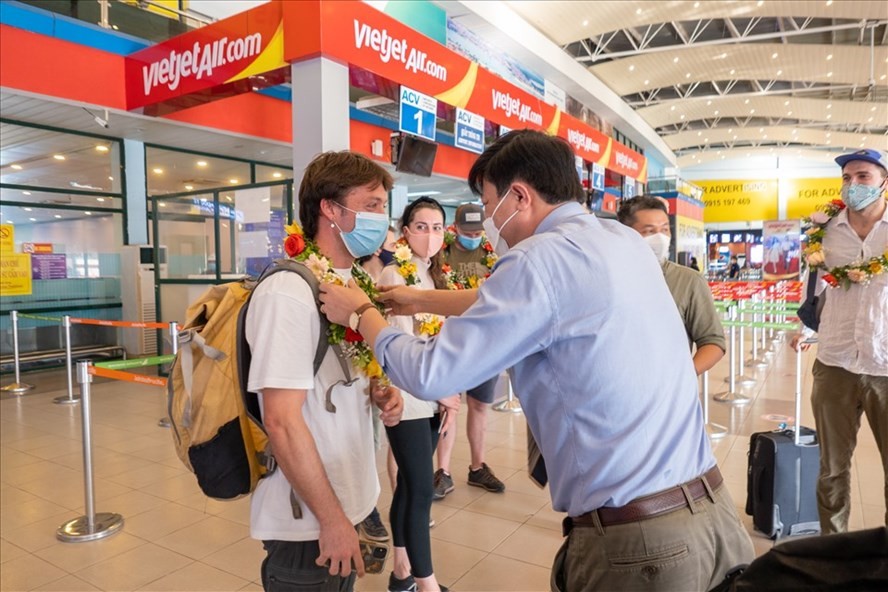 Người mang hình ảnh Sơn Đoòng ra thế giới có mặt trong đoàn làm phim quốc tế về Quảng Bình