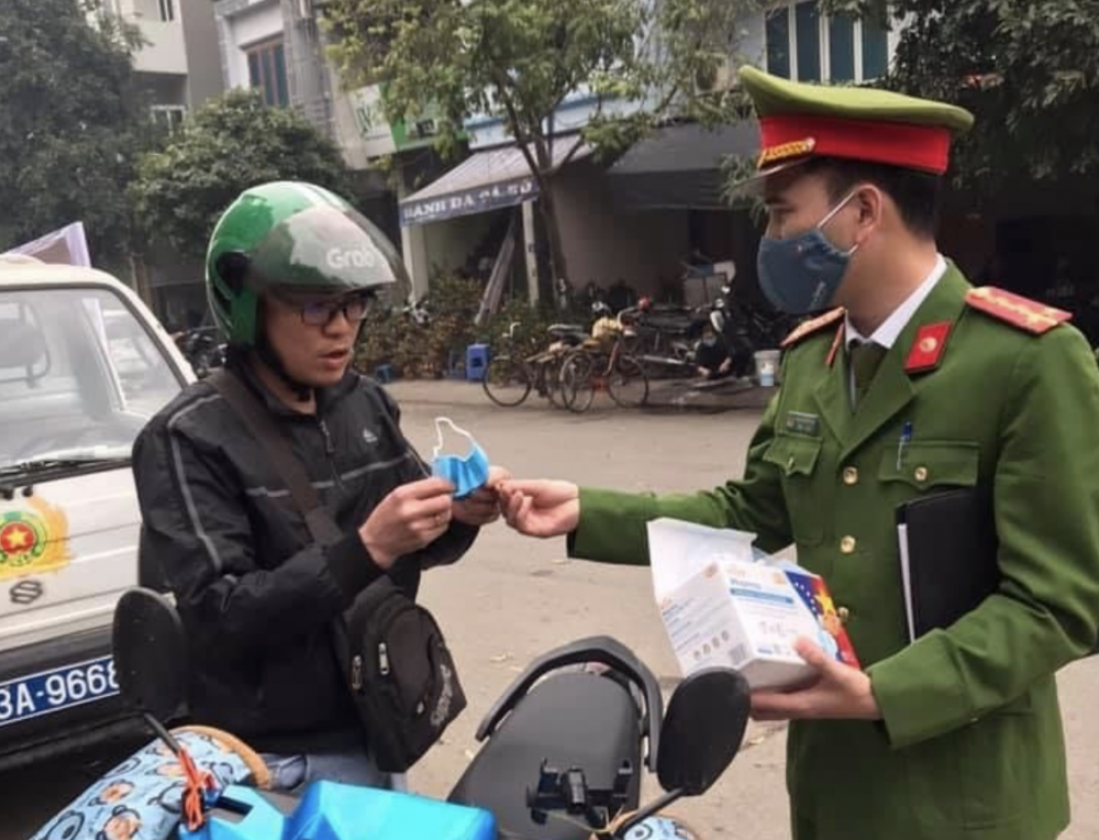 ha noi phat 9 trieu dong 5 truong hop khong deo khau trang noi cong cong
