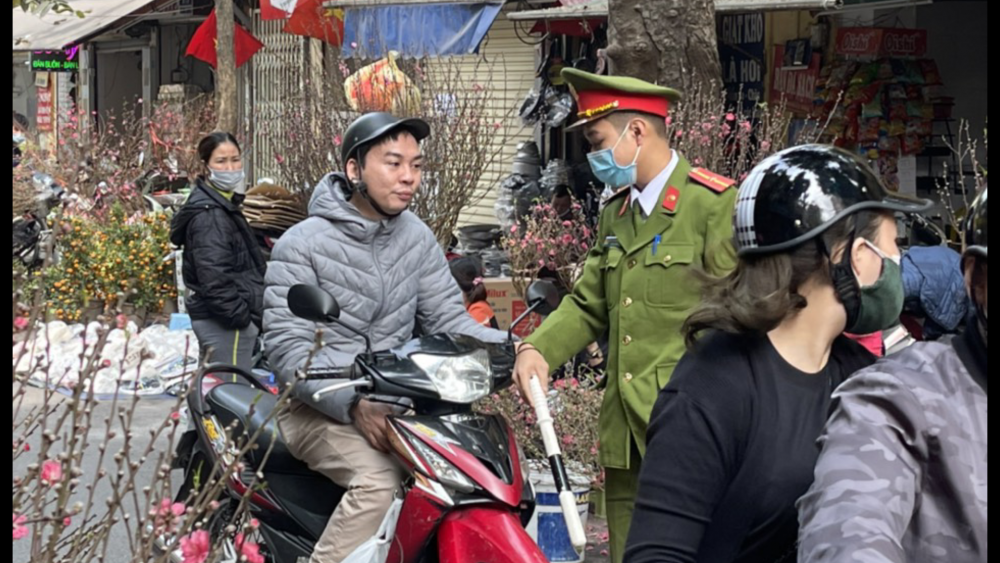 Chủ tịch Hà Nội yêu cầu người dân hạn chế di chuyển trong dịp Tết
