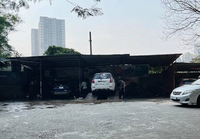 Sát Tết giá rửa xe đã tăng gấp đôi