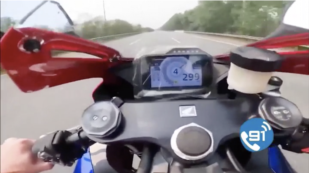 "Quái xế" trên Đại lộ Thăng Long không có bằng lái A2 nhưng vẫn chạy xe 299km/h?