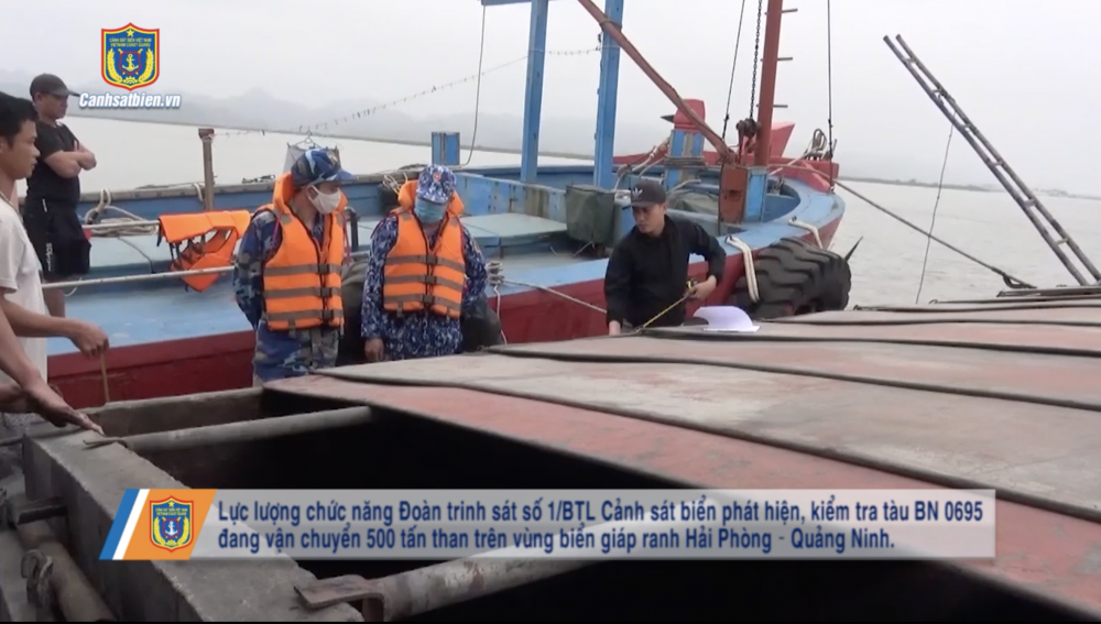 Đoàn Trinh sát số 1 Cảnh sát biển bắt giữ tàu vận chuyển hơn 500 tấn than cám bất hợp pháp