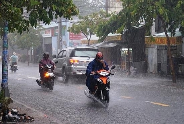 Thời tiết 17/4/2021: Hà Nội đề phòng gió giật mạnh, Miền Bắc mưa, lạnh