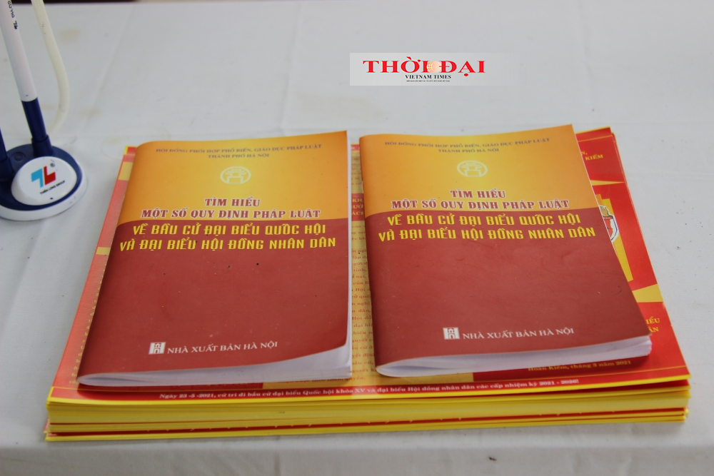 Hà Nội tràn ngập băng rôn, biểu ngữ chào mừng bầu cử đại biểu Quốc hội khóa XV và đại biểu HĐND các cấp nhiệm kỳ 2021-2026