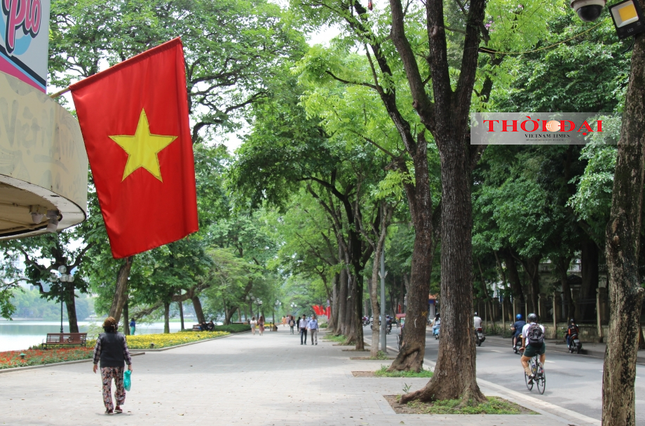 Hà Nội tràn ngập băng rôn, biểu ngữ chào mừng bầu cử đại biểu Quốc hội khóa XV và đại biểu HĐND các cấp nhiệm kỳ 2021-2026