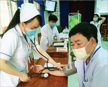 thong tin covid 19 sang 284 them 59056 ngu o i du o c tie m chu ng va c xin pho ng covid 19