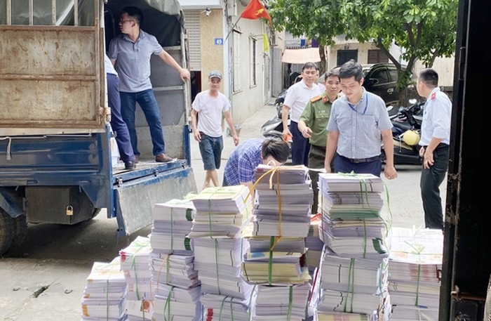 ha noi thu giu hang chuc ngan cuon sach ban chay bi in lau