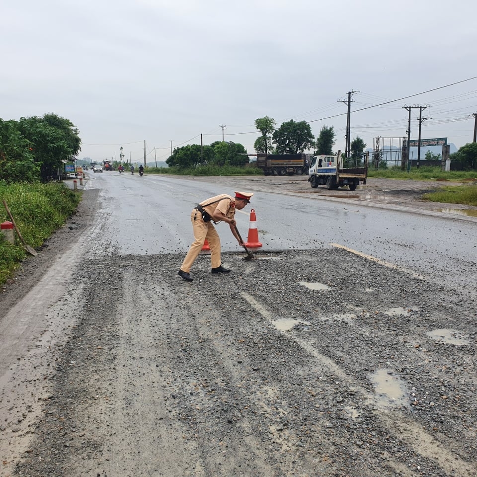 csgt va duong giup dan di lai an toan
