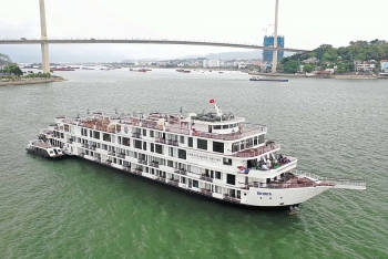 Siêu du thuyền Ambassador Cruise gỡ cách ly sau khi 56 nhân viên âm tính lần 1