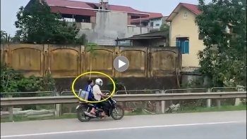 doi nam nu di nguoc chieu tren cao toc khien hang loat o to ngao ngan