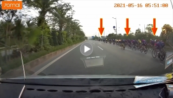 lai xuat hien hinh anh doan xe dap thoai mai di vao duong cam dip cuoi tuan