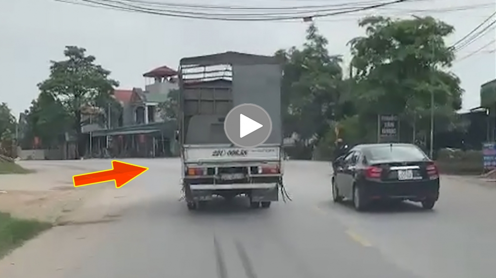 Xe tải ép không cho xe cứu thương vượt gần 7km