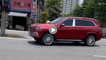 Xe sang Mercedes-Maybach GLS 600 không biển số “nhẩy nhót” và đi ngược chiều