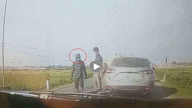 Nam thanh niên thoát khỏi “tử thần” sau cú ngã ngay đầu xe ben