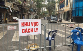 khoanh vung phong toa phong kham da khoa viet nhat do ca mac covid 19