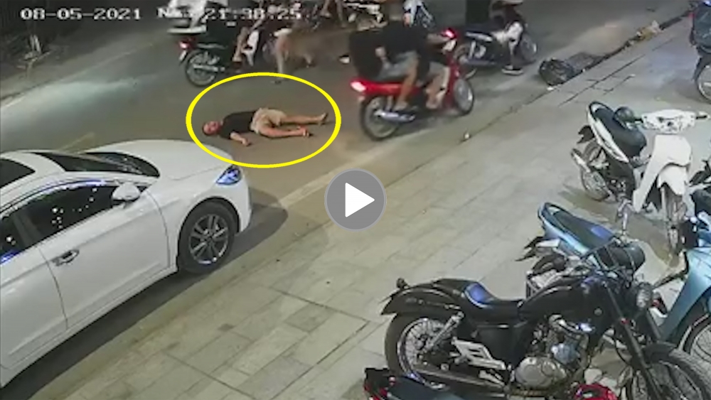 Xích mích khi tham gia giao thông, nhóm người đánh 1 người đàn ông bất tỉnh