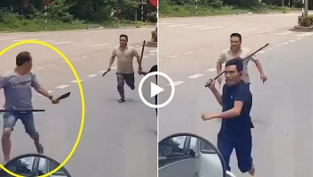 tai xe container tay dao tay gay duoi nhau tren duong