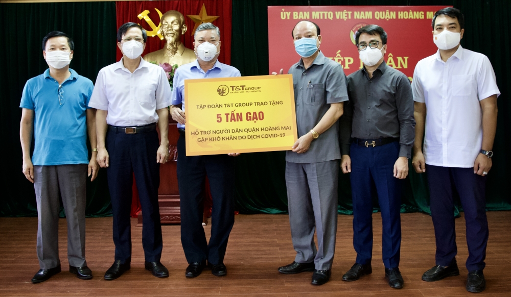 T&T Group và Ngân hàng SHB trao tặng 10 tấn gạo hỗ trợ quận Hoàng Mai, Hà Nội chống dịch