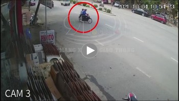 Qua đường bất cẩn, đôi nam nữ đi xe máy bị tông văng