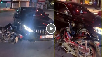 Hiện trường vụ xe máy đâm hư hỏng xe sang Mercedes Hiện trường vụ xe máy đâm hư hỏng xe sang Mercedes