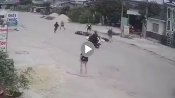 Năng lượng tích cực: Người đàn ông "tông" xe máy để ngăn chặn 2 tên trộm