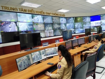 CSGT Hà Nội sẽ dán thông báo phạt nguội trên kính xe ô tô vi phạm dừng đỗ trên đường