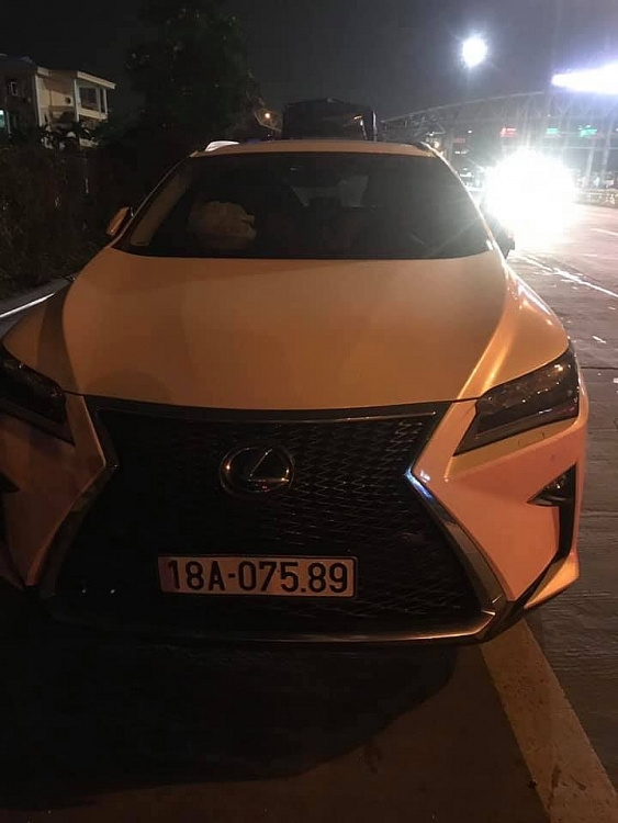 Bị kiểm tra trên cao tốc, lái xe Lexus nói hút thuốc lào nhầm thành cỏ mỹ