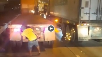 Tài xế container dùng sơn xịt kín đèn xe khác do bị "chói mắt"