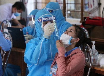 Còn gần 1.100 ca COVID-19 đang thở máy và ECMO