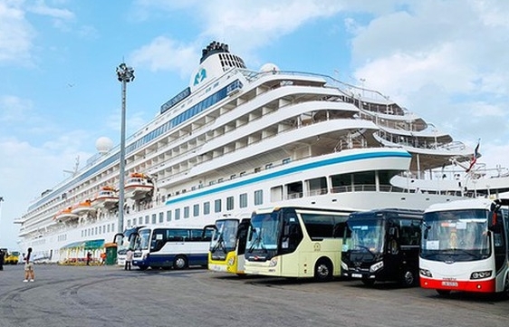 se kiem soat chat tau du lich quoc te crystal symphony cap cang tphcm