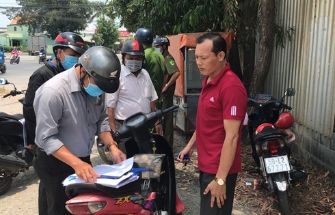 tphcm phat tien gan 100 nguoi khong deo khau trang