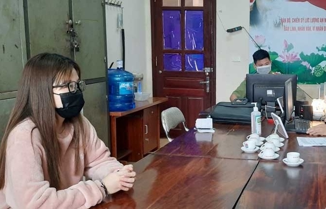 tung tin bi nghi nhiem covid 19 treu dua ngay ca thang tu co gai tre bi phat 15 trieu dong