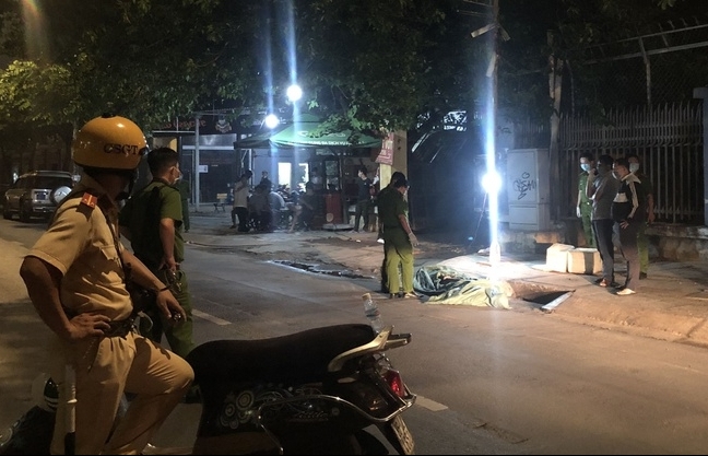 TP.HCM: Phát hiện thi thể nam giới trong bao tải bỏ trên vỉa hè