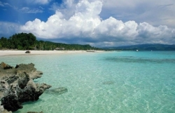 Đảo Quan Lạn đẹp mê hoặc với nước biển trong xanh, bờ cát trắng mịn trải dài