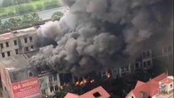 Cháy lớn gần khu Thiên đường Bảo Sơn, nhiều căn hộ liền kề bị thiêu rụi