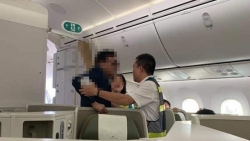 Nam hành khách ngồi ghế hạng thương gia say xỉn, bị "tố" sàm sỡ cô gái trẻ trên máy bay Vietnam Airlines