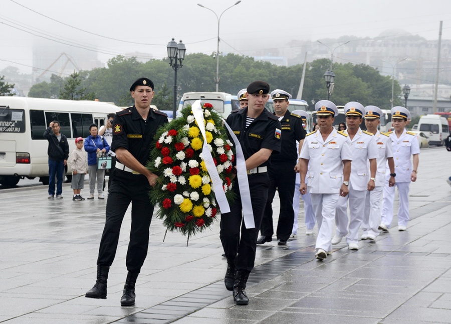 cac don vi tham gia duyet binh tau tai vladivostock giao huu the thao