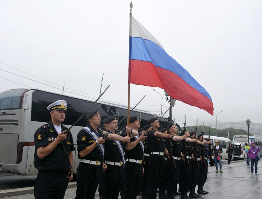 cac don vi tham gia duyet binh tau tai vladivostock giao huu the thao