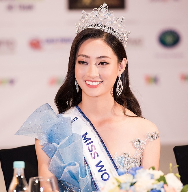 tan miss world viet nam luong thuy linh khoa facebook dap tra truoc nghi van mua giai