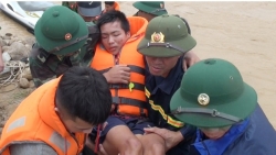 Đã tiếp cận được vị trí 12 người bị cô lập do mưa lũ ở Thanh Hóa