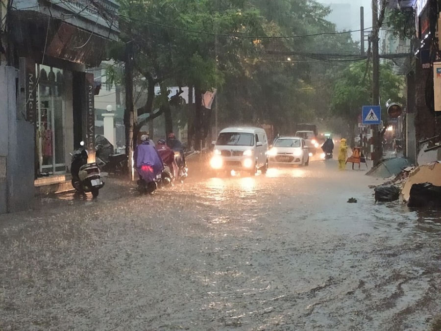 anh ha noi mua dong den kin troi pho phuong lai ngap trong nuoc